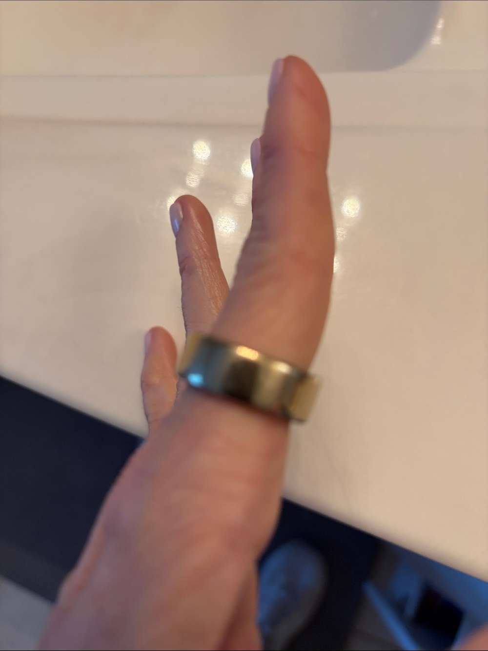 Oura Polished Metallic Gold-Tone Band Ring size 8
Series 4 - Picture 3 of 5